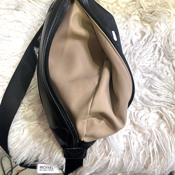 Michael Kors Black Belt Bag Sleek Design Adjustable Strap